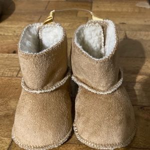 Baby Gap - baby booties - size 0-3 months - never worn